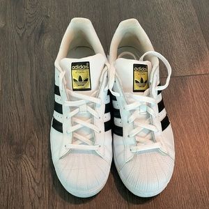 ADIDAS Superstar Sneaker White and Black Size 6 Youth / Women’s 8.5 Like NEW!